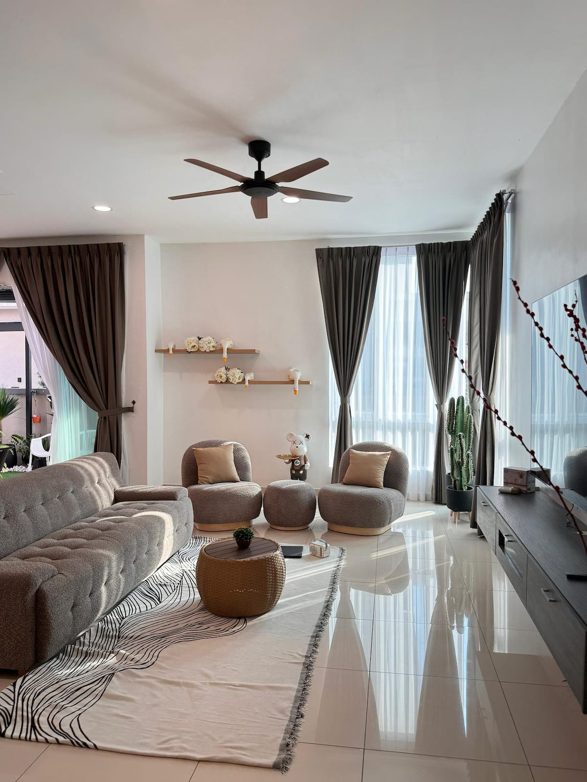 3-Storey Luxury House · June's — photo 2 of 66
