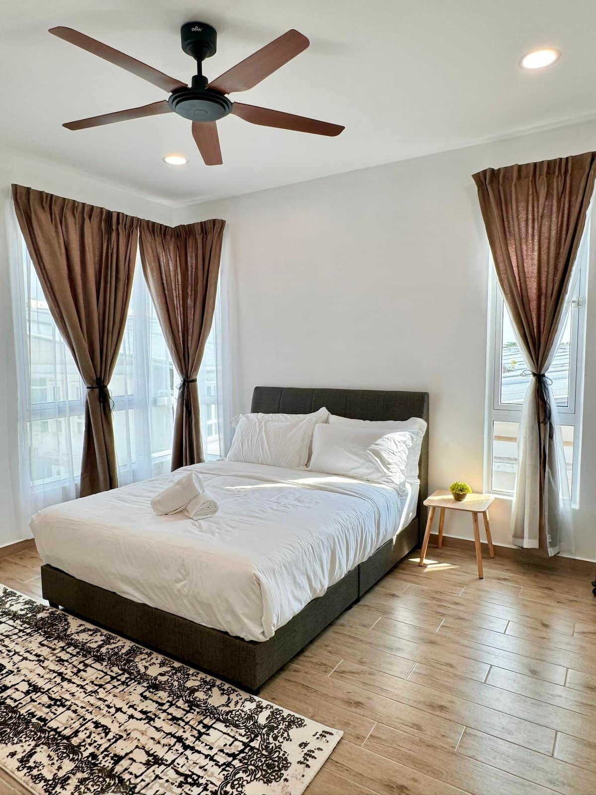 3-Storey Luxury House · June's — photo 59 of 66