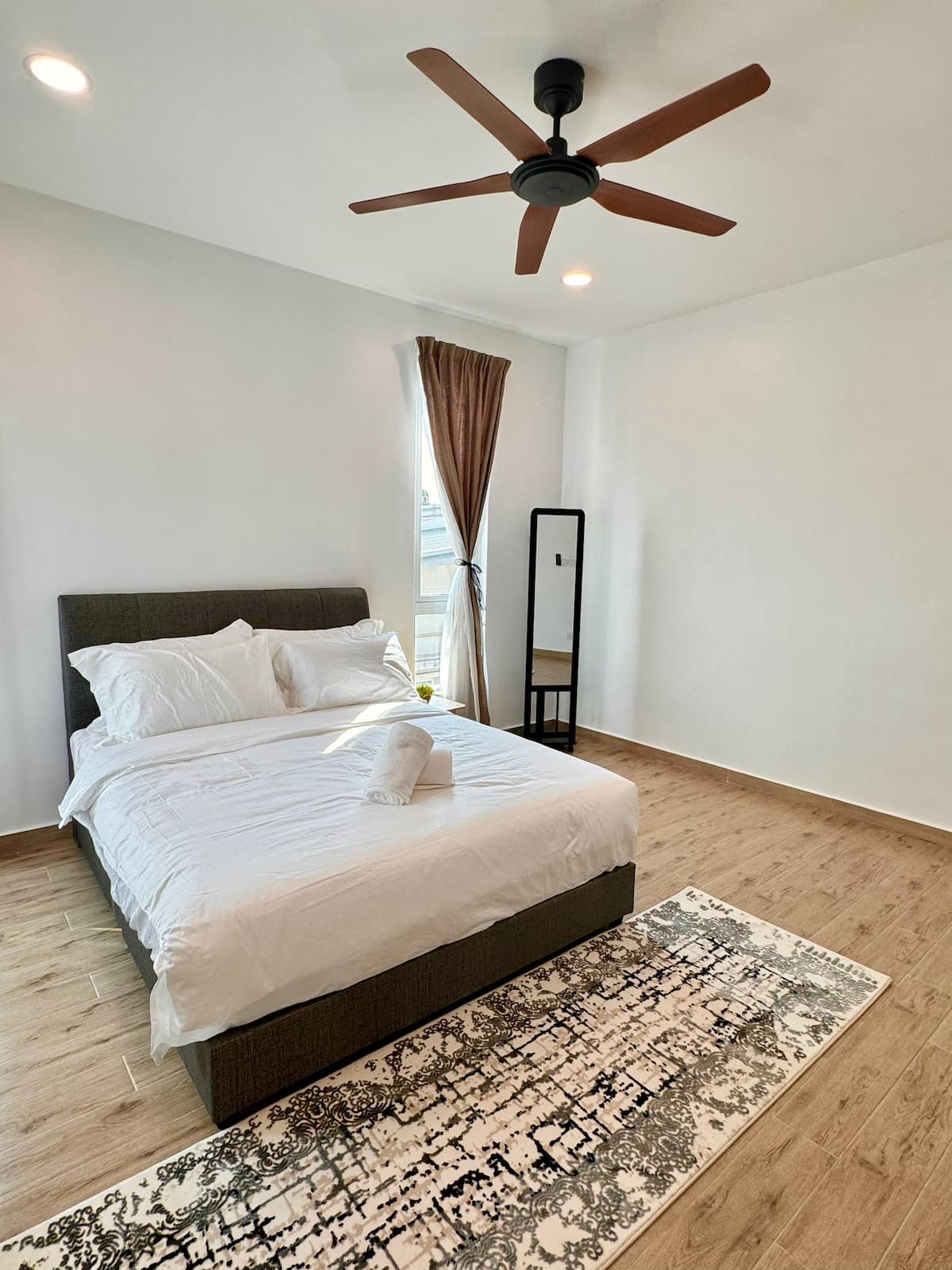3-Storey Luxury House · June's — photo 62 of 66