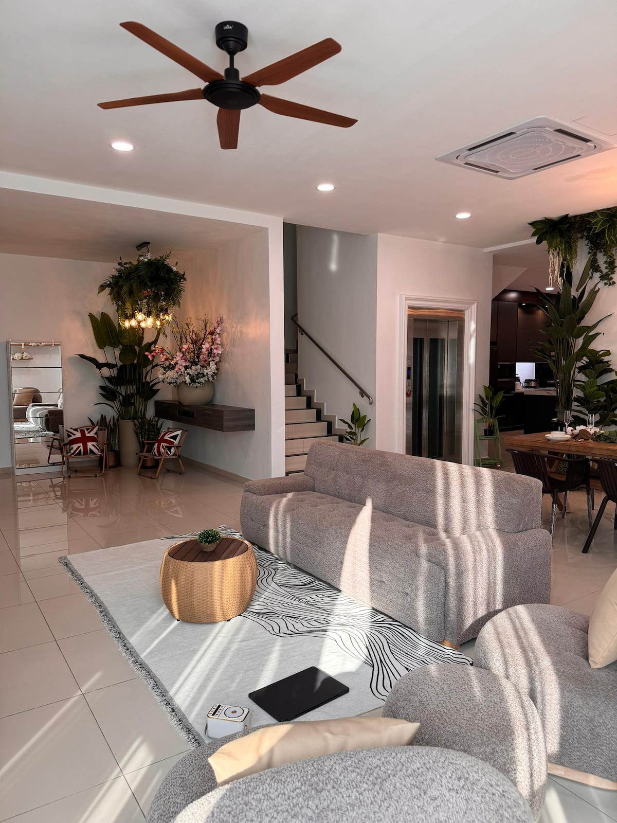 3-Storey Luxury House · June's — photo 6 of 51